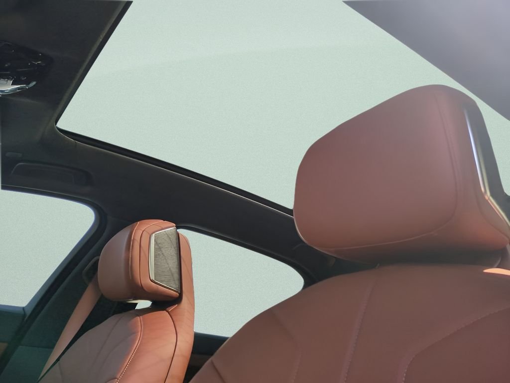 New 2026 Oxide Grey Metallic BMW 750e xDrive image 20