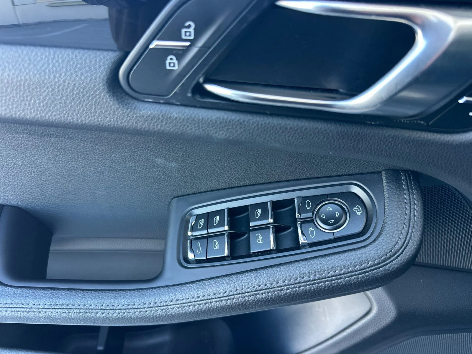 Used 2023 Black Porsche  image 12