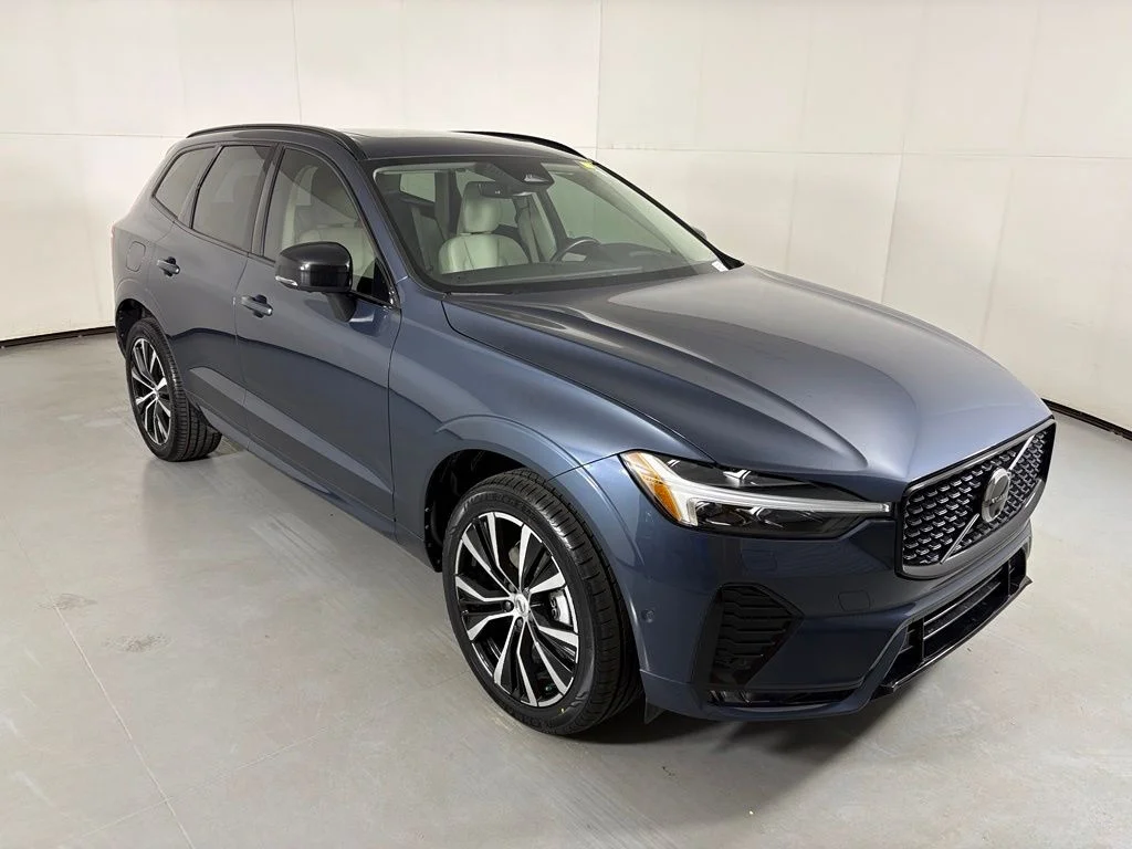 Used 2023 Denim Blue Metallic Volvo Plus image 2