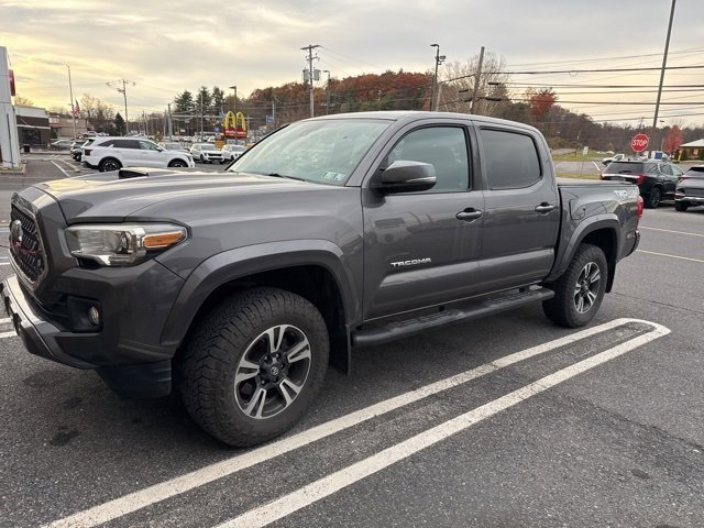 2019 Toyota Tacoma TRD Sport photo 3