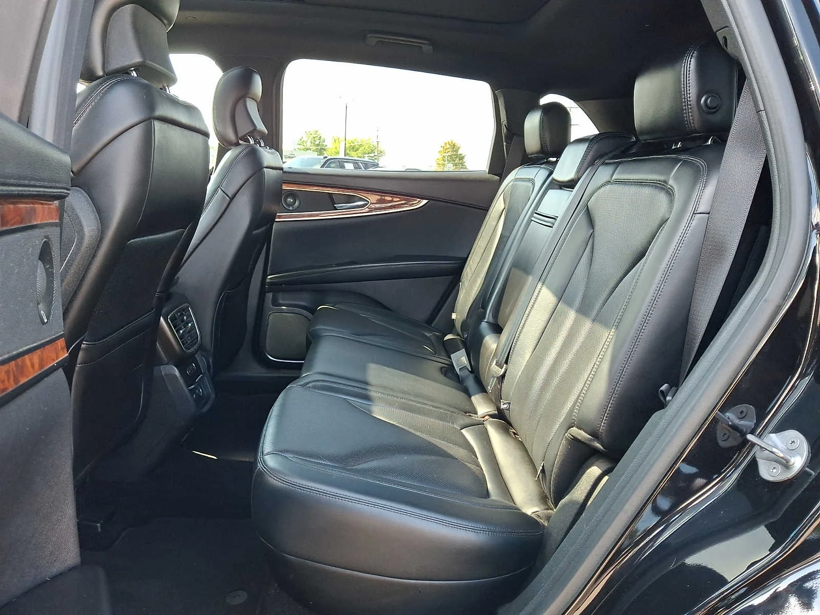 Used 2019 Black Lincoln Reserve image 10