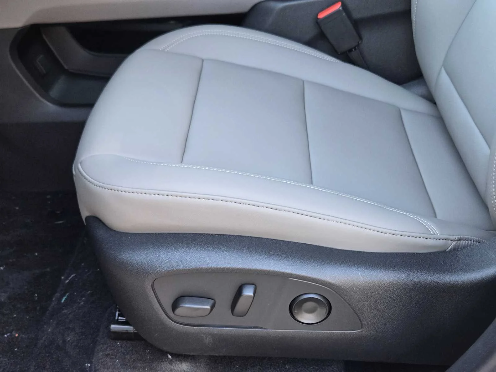 2027 GMC Acadia Elevation - Photo 16