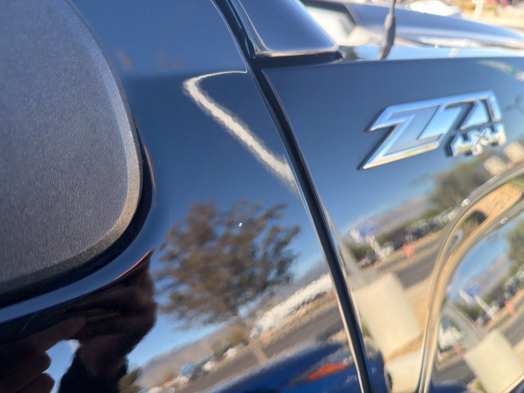 Used 2018 Black GMC SLT image 10
