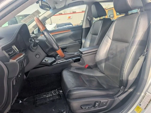 Used 2013 Silver Lexus 300h image 7