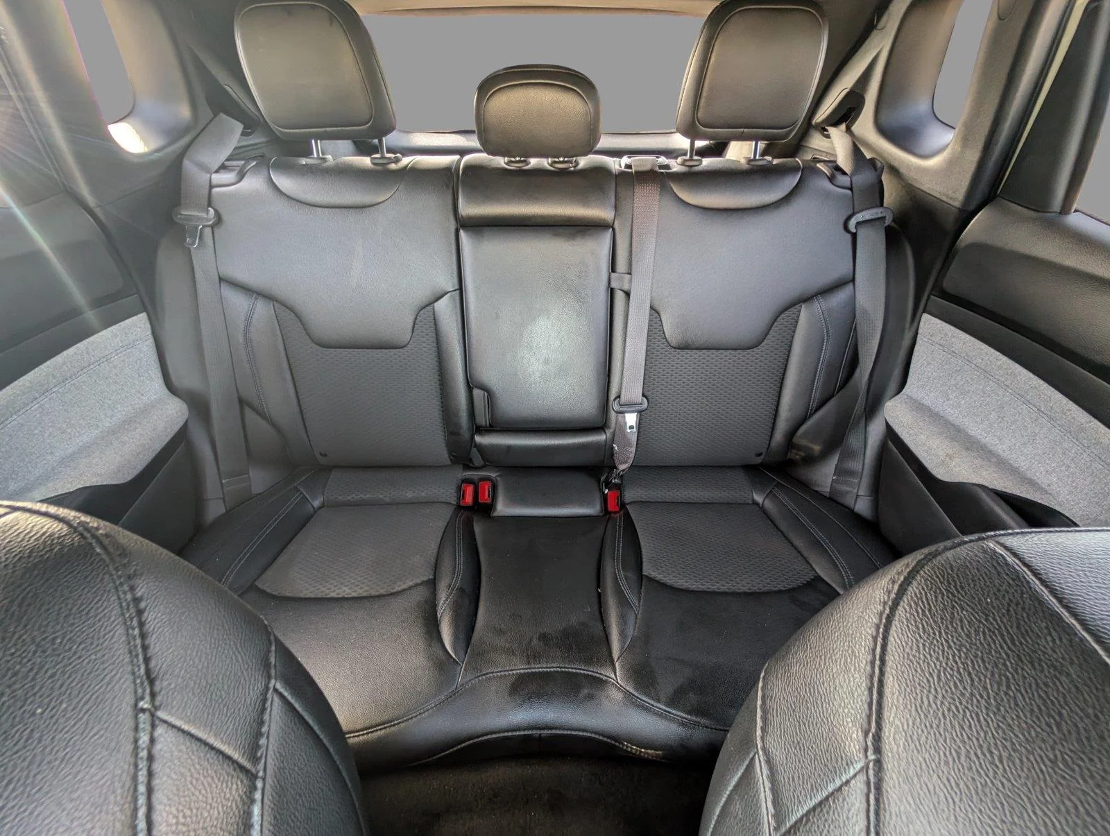 Used 2024 Bright White Clearcoat Jeep Latitude image 34