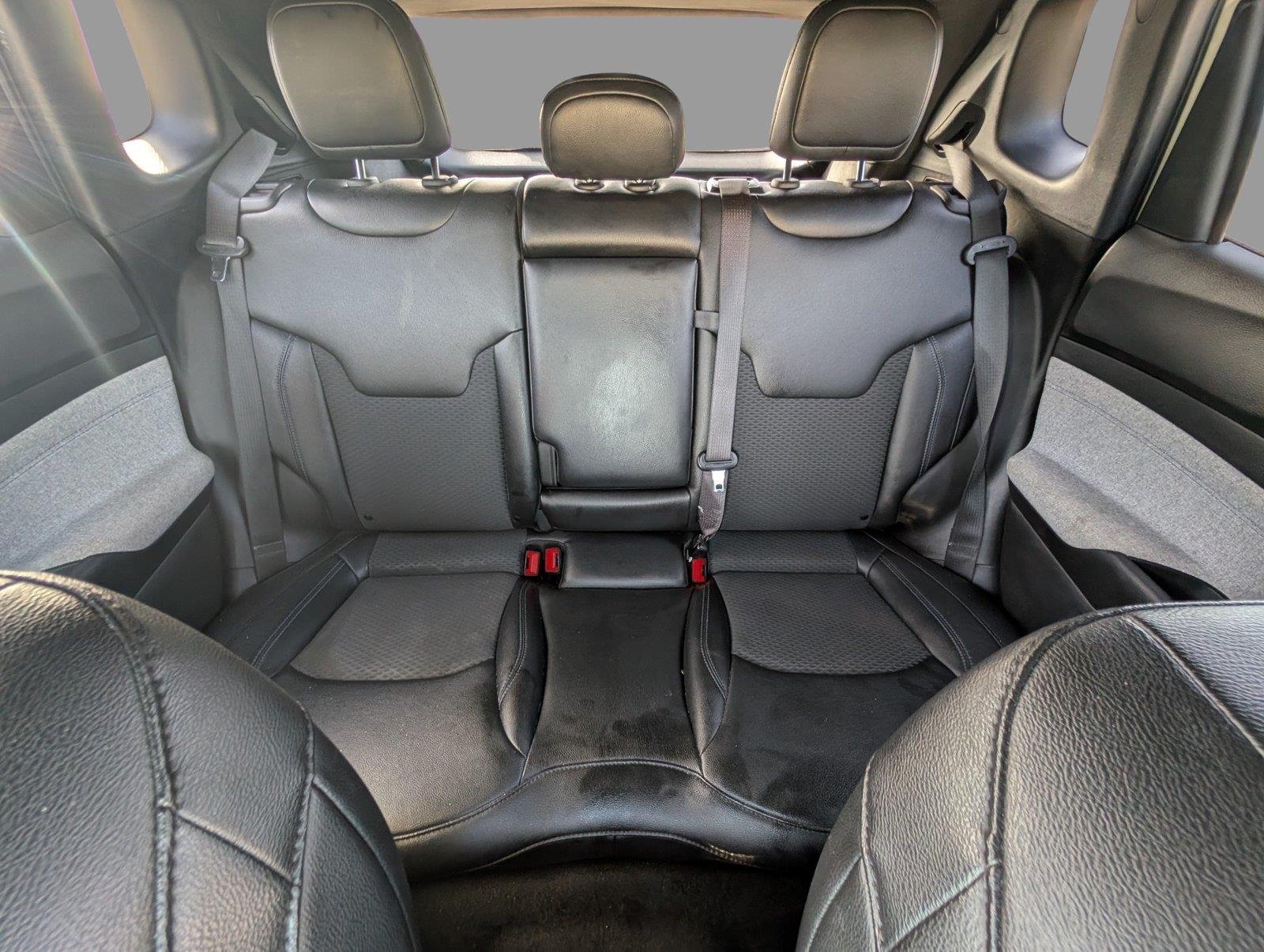 Used 2024 Bright White Clearcoat Jeep Latitude image 34