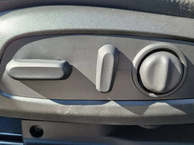 New 2027 Sterling Grey Metallic Chevrolet LT image 19