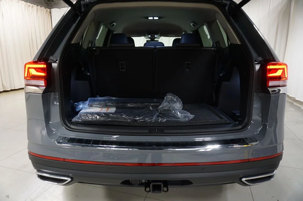 New 2026 Gray Volkswagen 2.0T SE w/Technology image 32