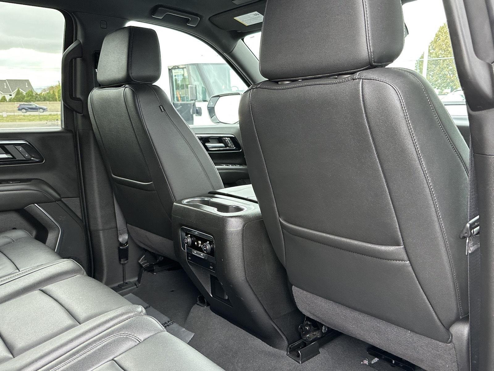 2026 Chevrolet Suburban Z71 - Photo 38