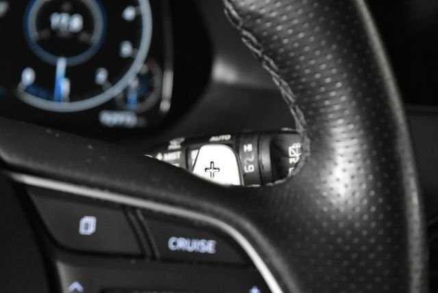 Used 2022 White Hyundai Calligraphy image 22