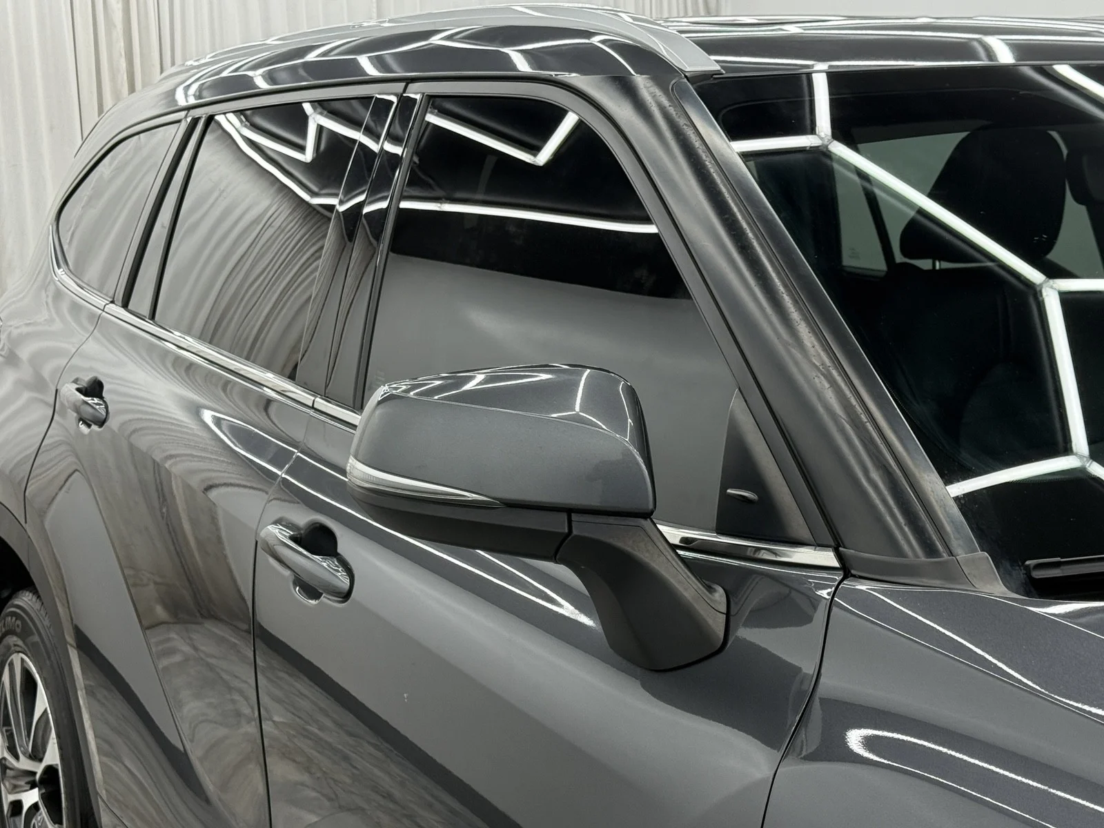Used 2022 Magnetic Gray Metallic Toyota Hybrid XLE AWD image 52