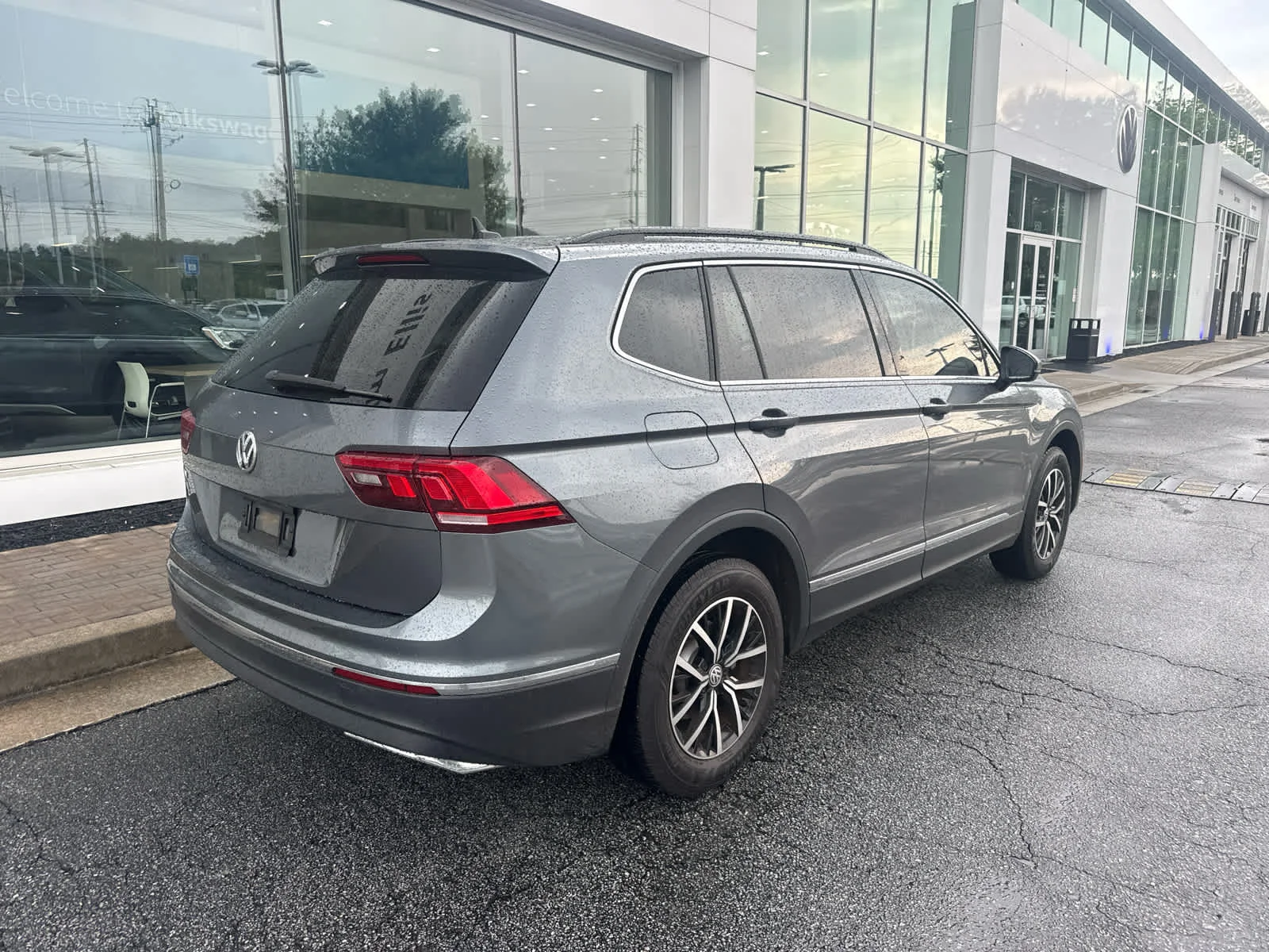 Certified Used 2021 Platinum Gray Metallic Volkswagen SE image 7