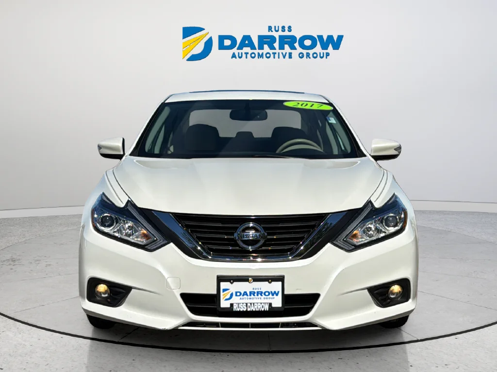 Used 2017 White Nissan 2.5 SV image 8