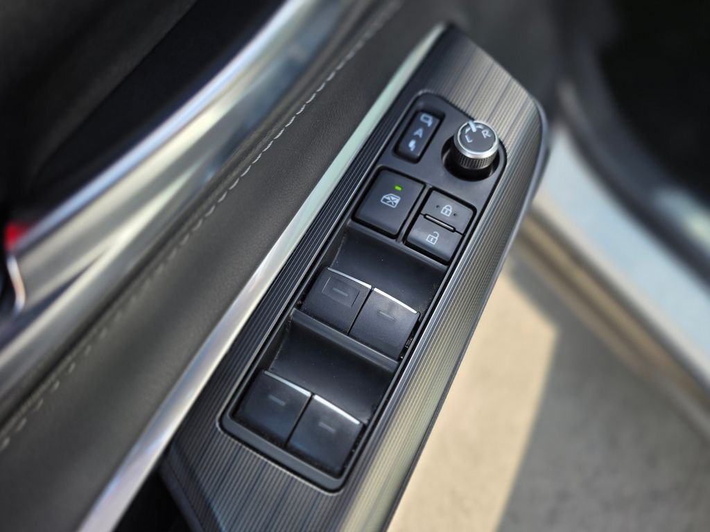 2024 Toyota Venza XLE - Photo 22