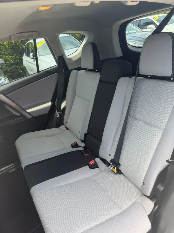 Used 2016  Toyota XLE image 12