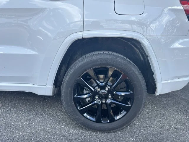 Used 2020 White Jeep Altitude image 10