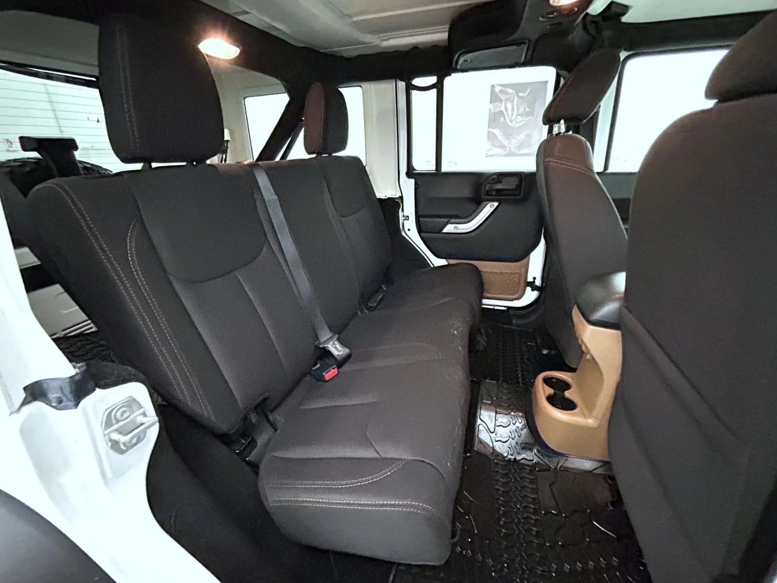 Used 2017 White Jeep Unlimited Rubicon image 18