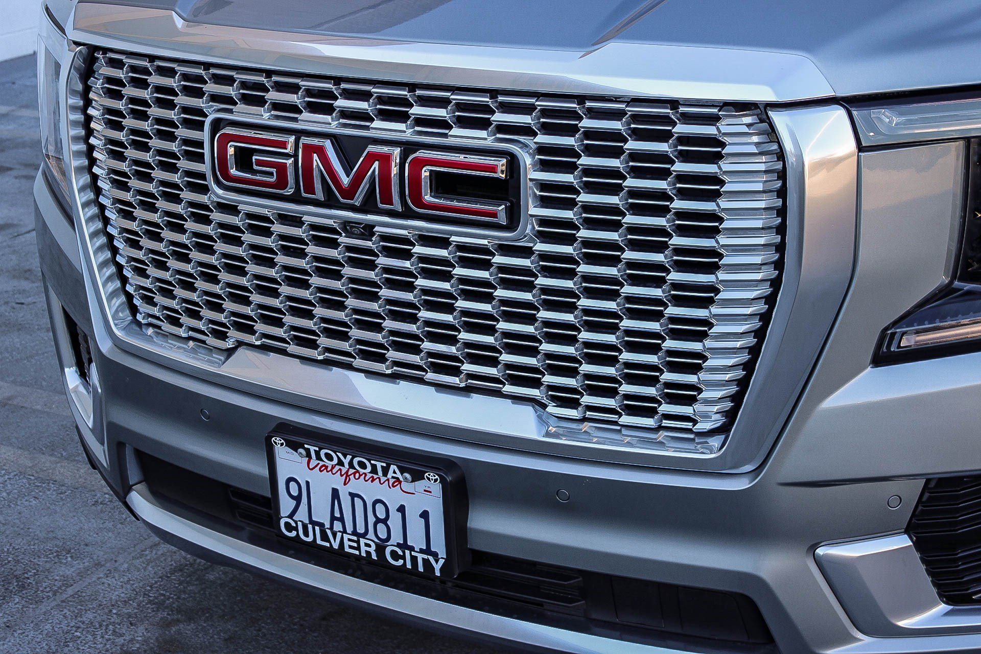Used 2024 Sterling Metallic GMC Denali image 5