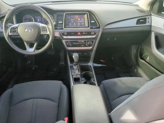 Used 2019 Black Hyundai SE image 13
