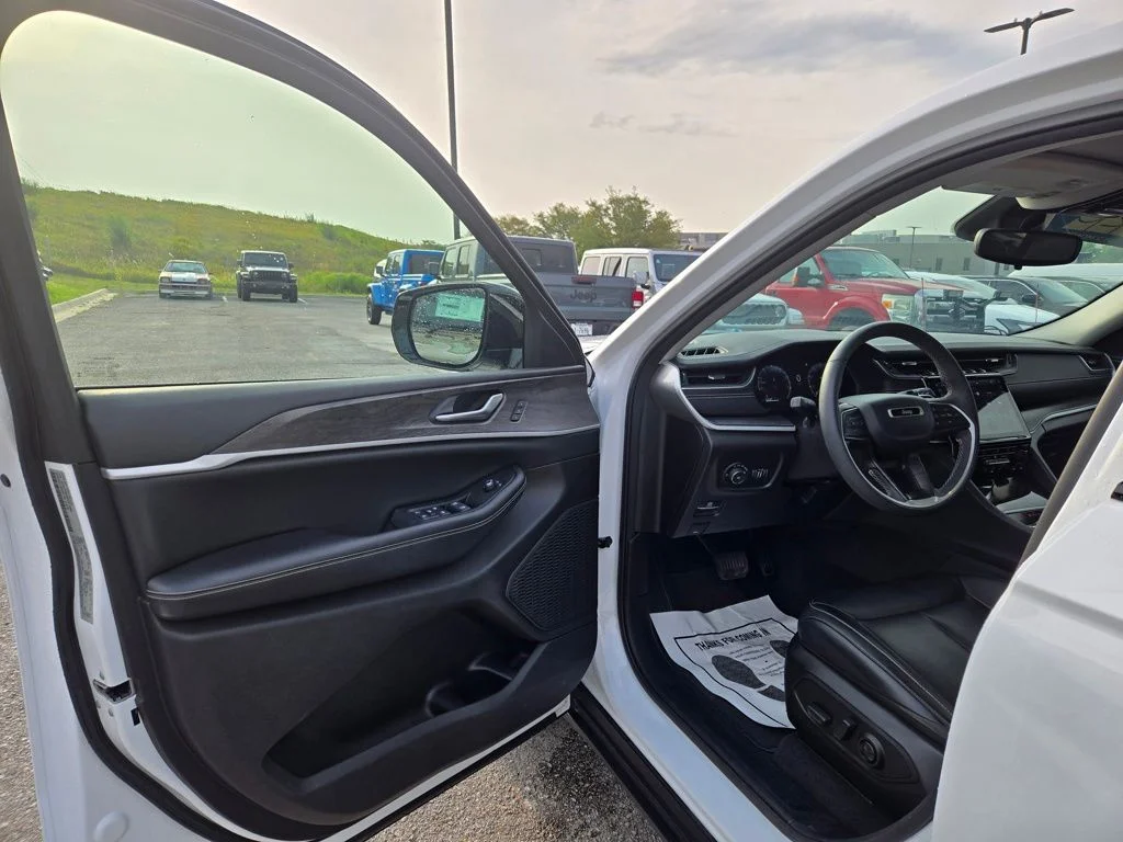 Used 2023 White Jeep Limited image 11