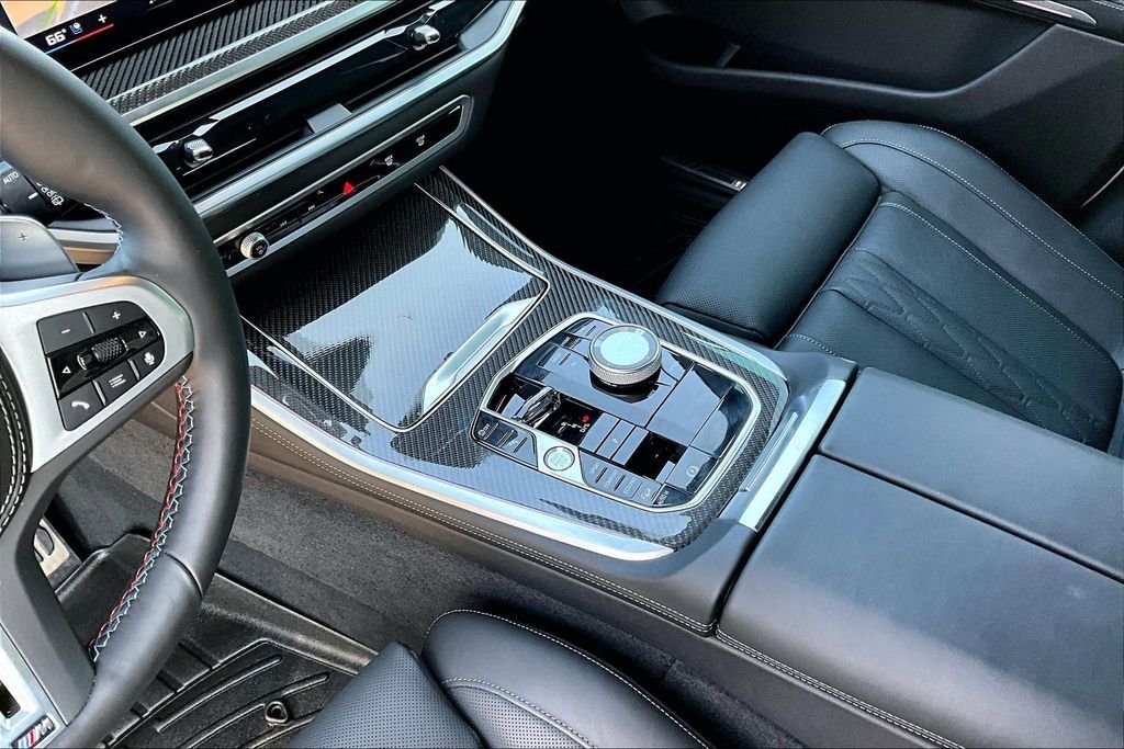 Used 2025 White BMW M60i image 14