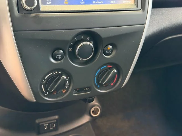 Used 2019 Black Nissan 1.6 SV image 18