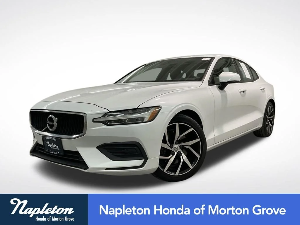 Used 2020 Crystal White Pearl Volvo T5 Momentum image 1