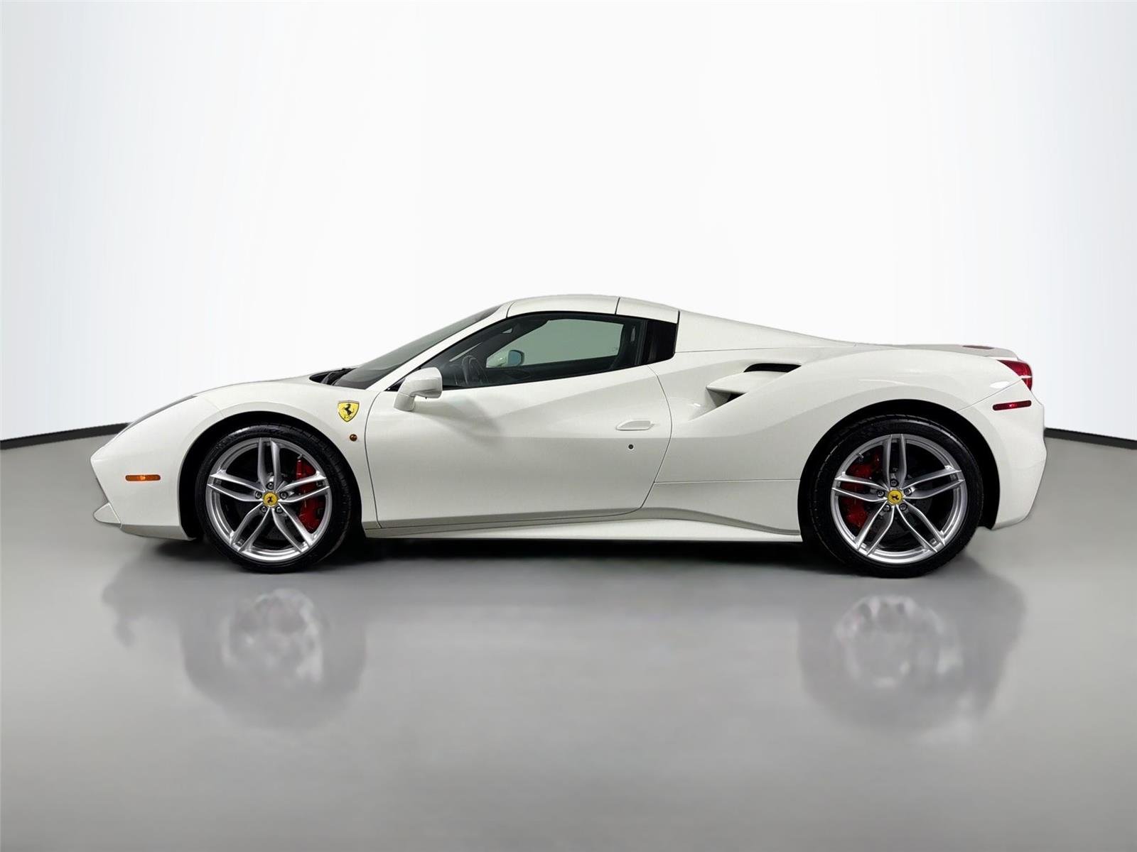 Used 2018 Bianco Avus Ferrari Base image 2