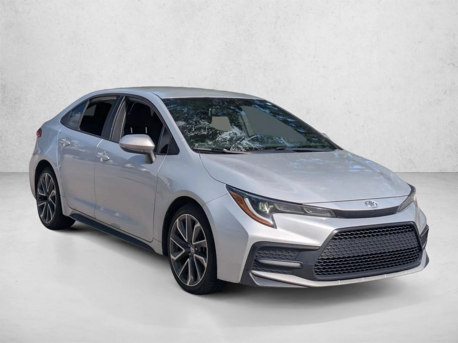 Used 2021 Classic Silver Metallic Toyota SE image 3