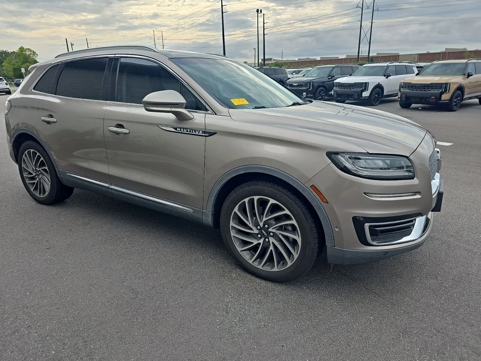 Used 2019 Iced Mocha Premium Colorant Lincoln Reserve image 3
