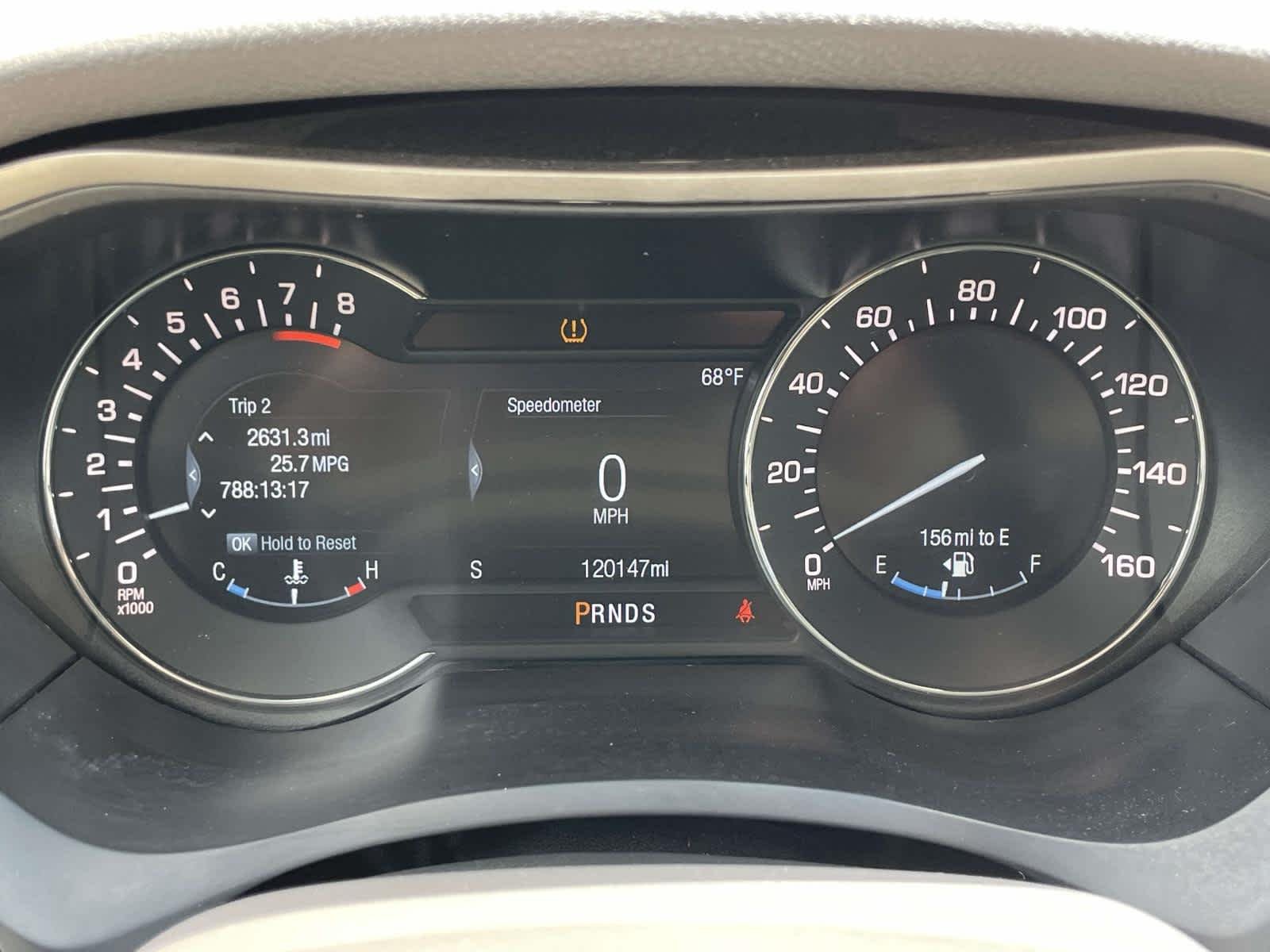 Used 2017 Magnetic Gray Metallic Lincoln Premiere image 3
