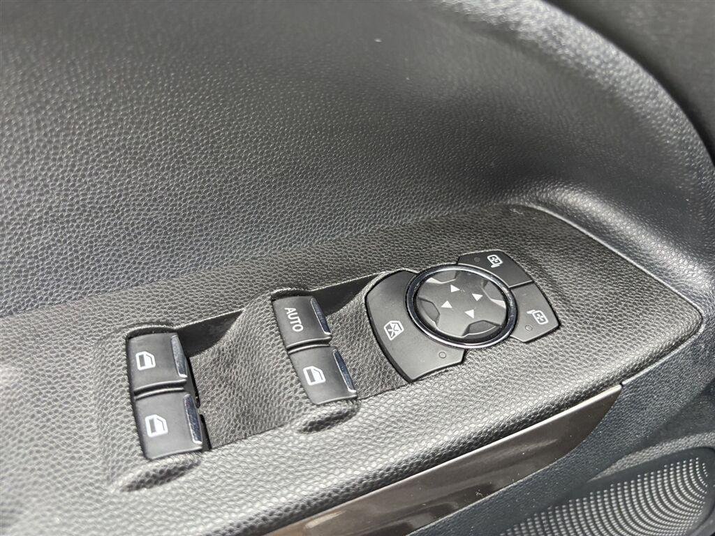 Used 2020 Shadow Black Ford SE image 8