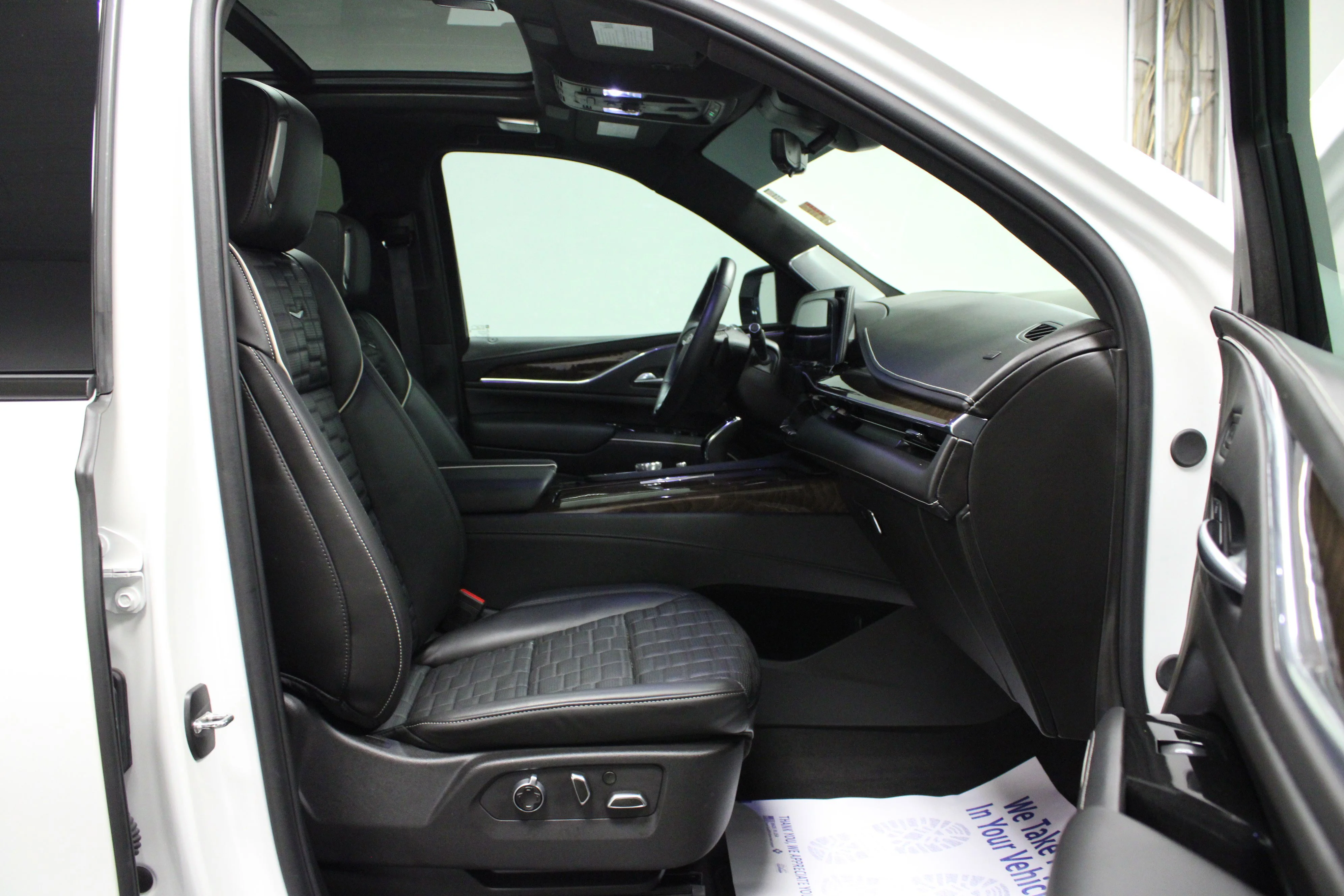 Used 2024 Crystal White Tricoat Cadillac 4WD Sport Platinum image 18