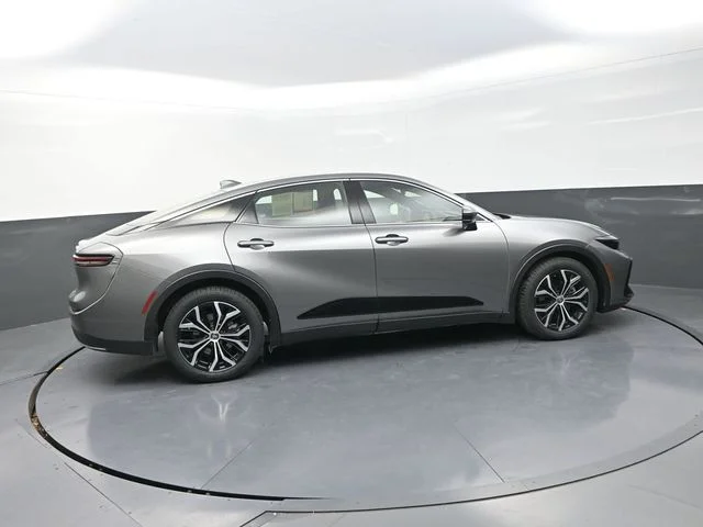 Used 2023  Toyota XLE image 9