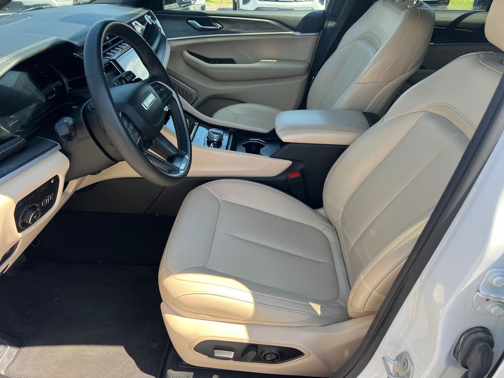 Used 2024 White Jeep 4xe image 9