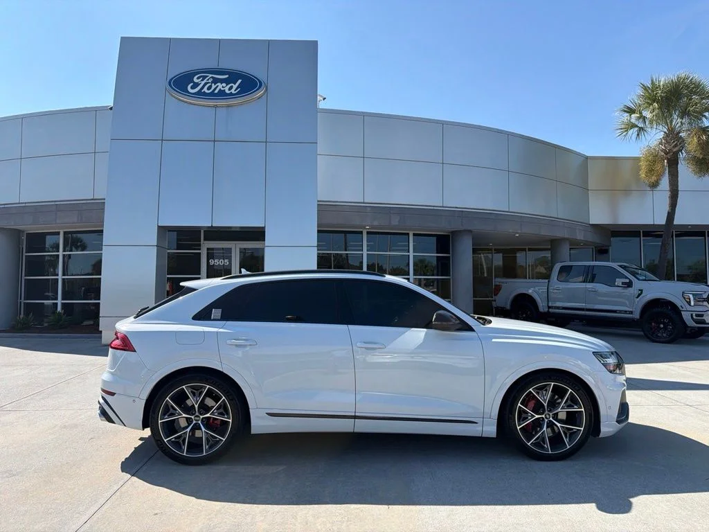Used 2022  Audi 4.0T Prestige image 2
