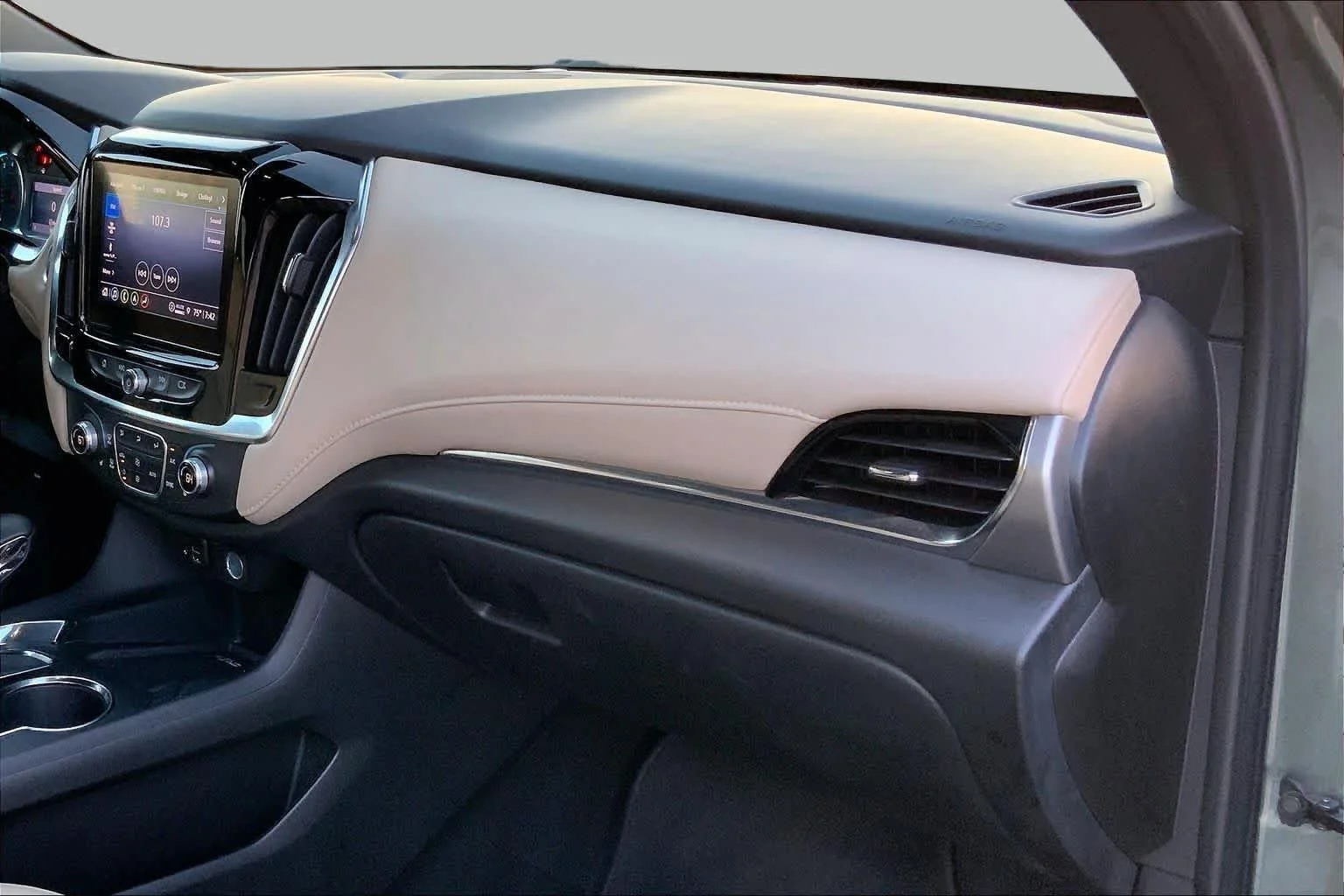 Used 2023 Silver Sage Metallic Chevrolet LT Leather image 17