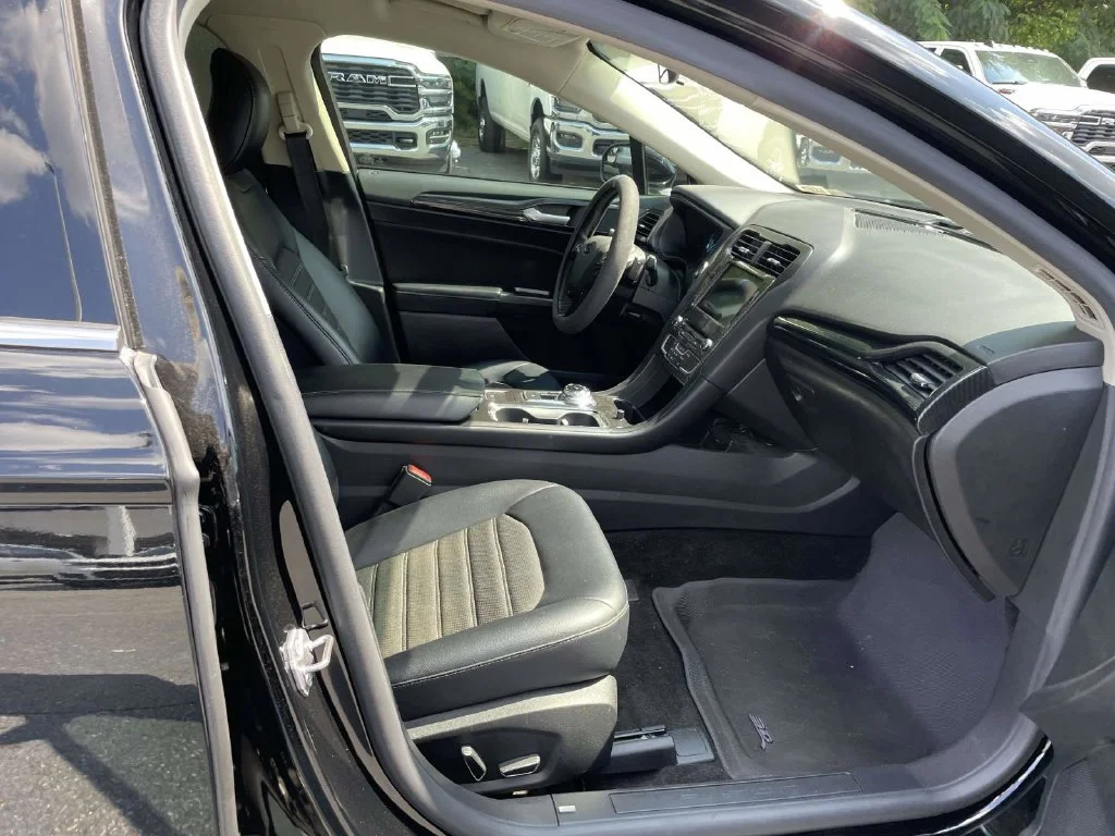 Used 2018 Black Ford SE image 12