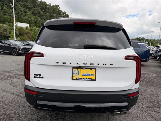 Used 2022 White Kia EX image 12