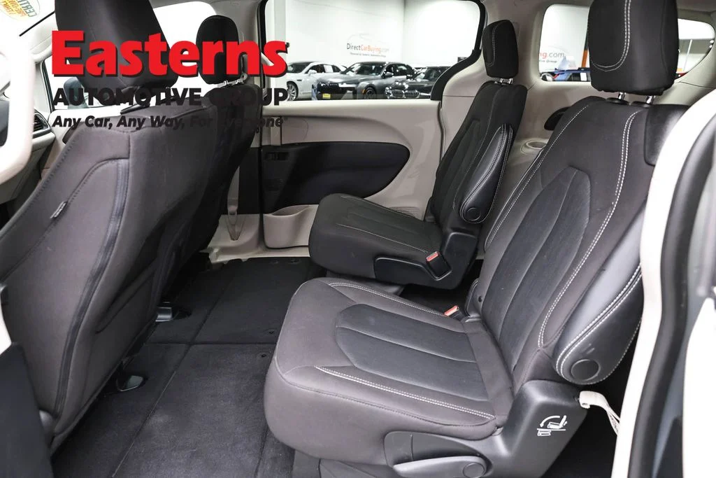 Used 2023 Silver Chrysler LX image 22