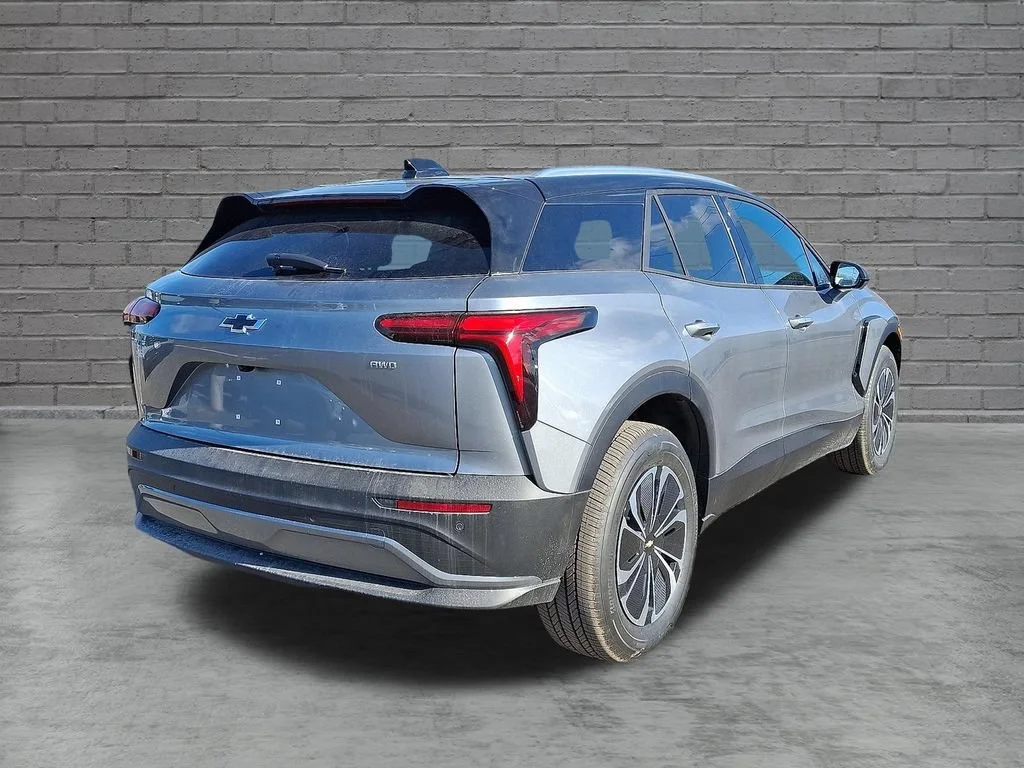 New 2025 Sterling Gray Metallic Chevrolet LT image 8
