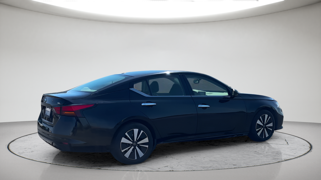 Used 2019 Black Nissan 2.5 SL image 6