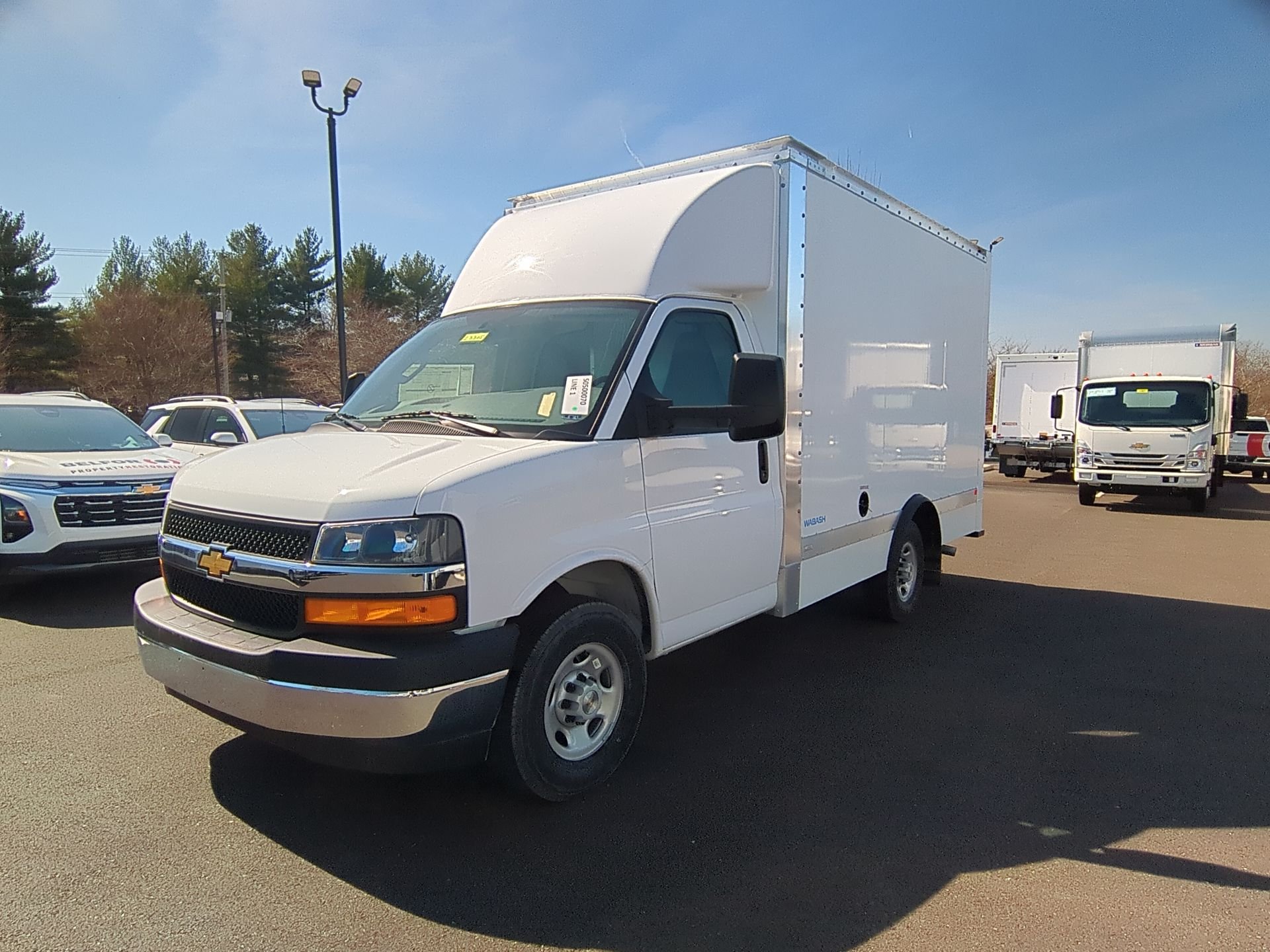 New 2025 Summit White Chevrolet 1WT image 38
