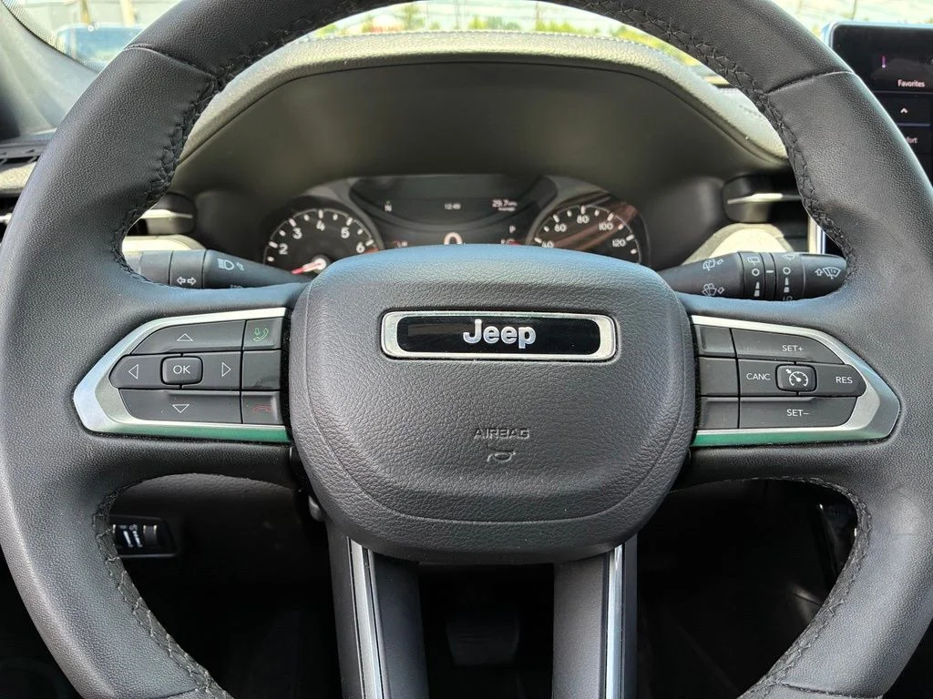 Used 2024 White Jeep Latitude image 29