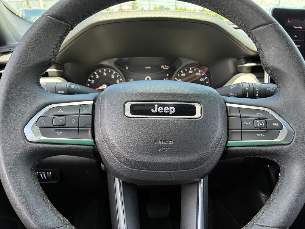 Used 2024 White Jeep Latitude image 29