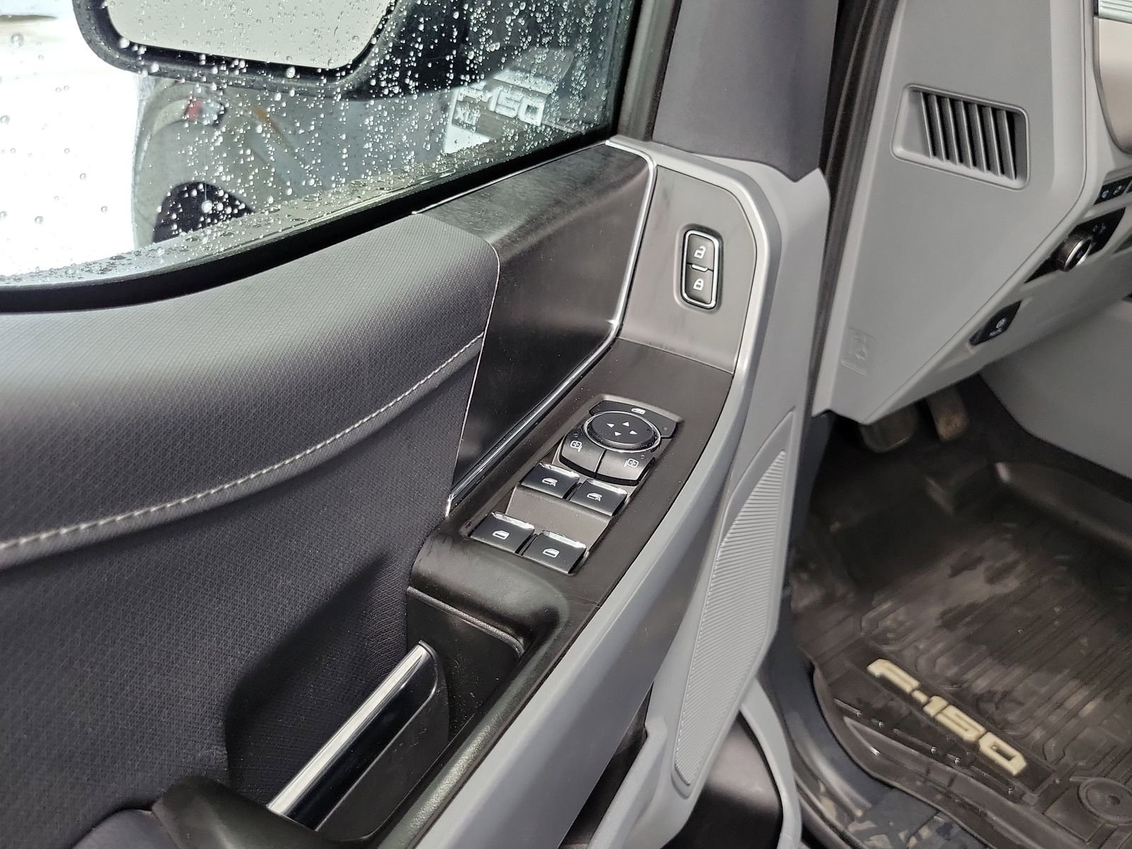 Used 2023 Black Ford XLT image 8