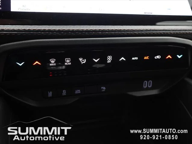 New 2026 Diamond Black Crystal Pearl-Coat Exterior Paint Jeep Limited image 51