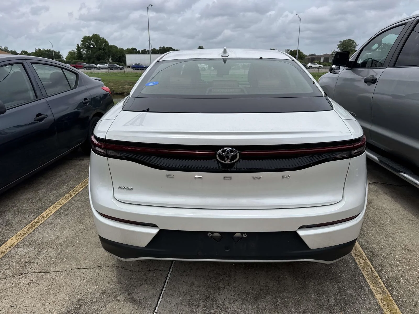 Used 2023 Oxygen White Toyota XLE image 14
