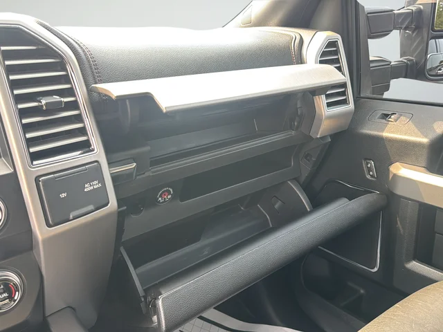 Used 2019  Ford Platinum image 36