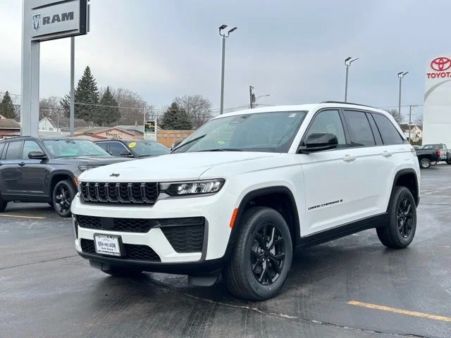 New 2026 Bright White Clearcoat Jeep Altitude image 5